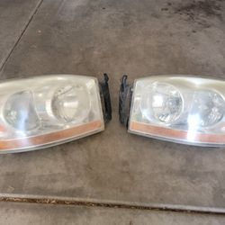 06-08 Dodge Ram 1500 Headlights 