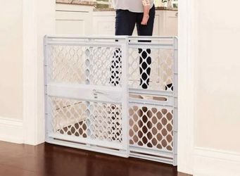 Expandable Adjustable Pet Children Safety Sliding Door Gate Fence! Like new! 26.5in tall Length 25.5-41in