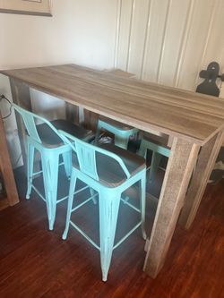 Compact High top table and chairs