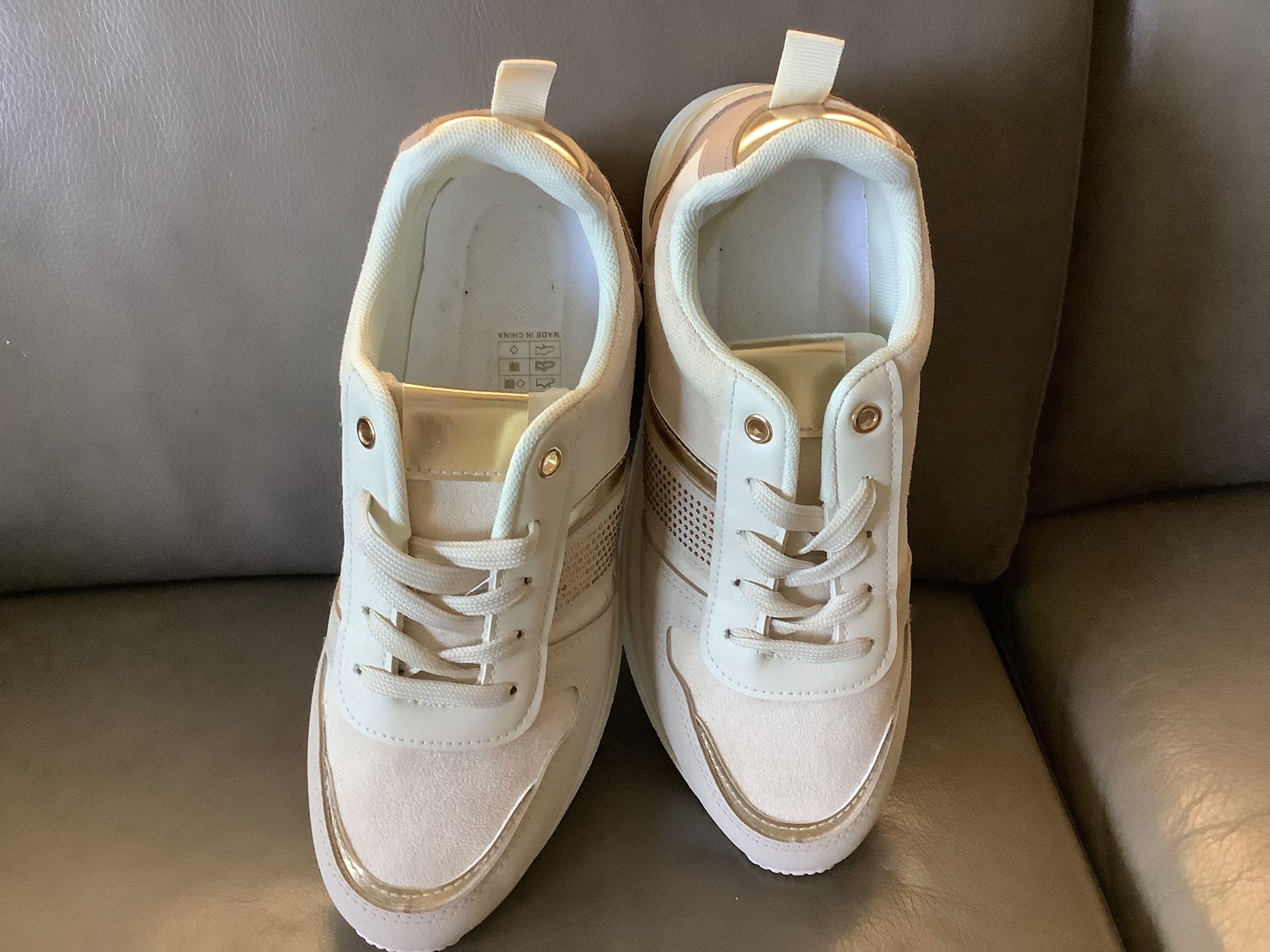 NEW  STYLING SNEAKERS. NEVER WORN