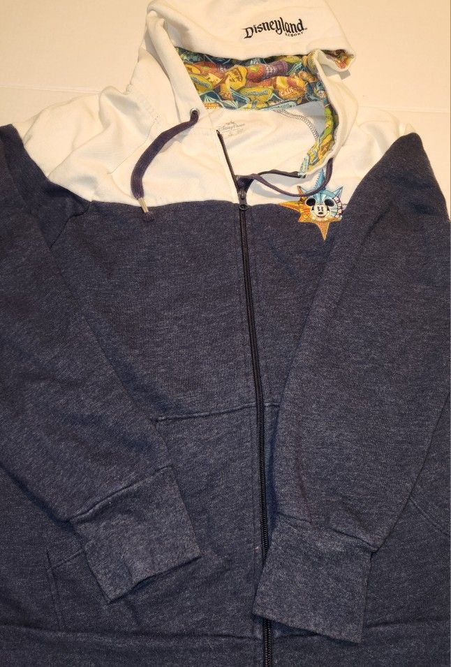 DISNEY SWEATSHIRT SIZE XL