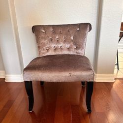 Gray Tufted Velvet Upholstered Accent Chair With Dark Legs 