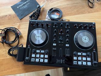 Native Instruments Traktor Kontrol S2 DJ Controller