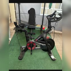 Peloton Bike, Excellent Condition, Includes Accessories – Chula Vista, CA