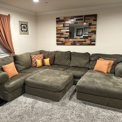Beautiful Olive Green Sectional (Jerome’s) + Lounger Chaise 