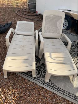 2 Plastic Chase Lounges