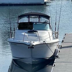 2004 Seaswirl Striper 2101 - Walk around w/ enclosed cabin
