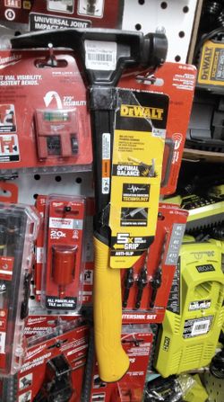 DEWALT 22oz MILLED FACE FRAMING HAMMER