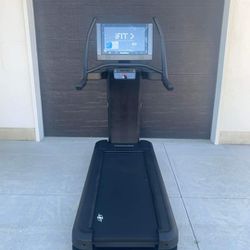 NordicTrack X22i Commercial Treadmill New In Box With Warranty 