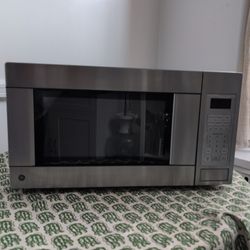 GE 1.1 Cu. Ft. Microwave Oven