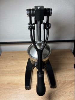 Cast iron citrus juicer