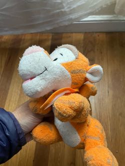 Disney Winnie the Pooh-style Tigger Plush Hand Puppet Classic Disney Tigger hand puppet/plush toy, made of soft looped fabric/towel material, feels