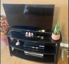 Samsung LED 40” TV With Glass Stand 