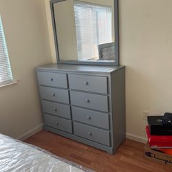 Dressor With Mirror 