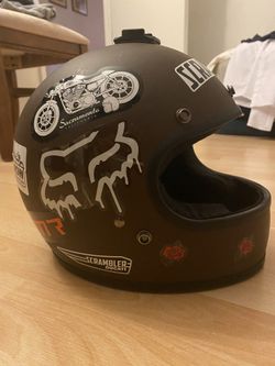 Biltwell helmet “Chocolate Color” $35 light wear , no smell. Good condition . Size S