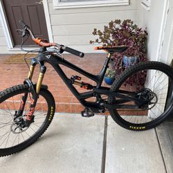 Yt Capra Pro Race
