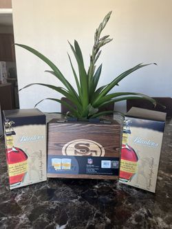 San Francisco 49ers The Memory Company Wood Boxed Drinkware Set