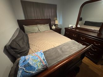 Bob’s Furniture 5-Piece Queen Bedroom Set