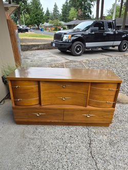 ✨RARE MCM SERPENTINE 8 DRAWER DRESSER
