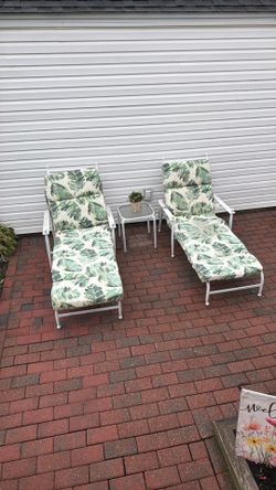 Lounge chairs 2