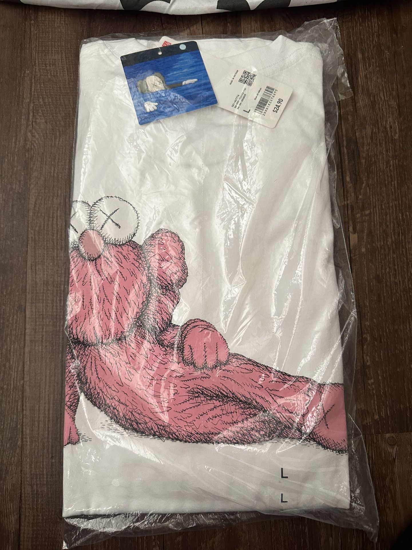 Kaws x Uniqlo T Shirt Size L