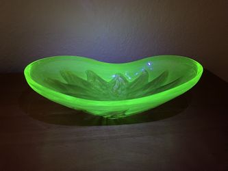 Vintage Large Uranium Vaseline Murano Glass Bowl