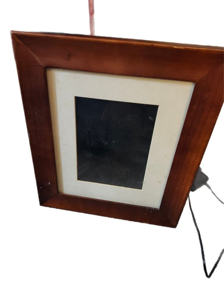 Giinii Digital Picture Frame, Framed In Brown Wood, GN-818