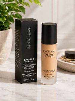 bareMinerals BAREPRO 24HR Wear Skin-Perfecting Matte Liquid Foundation in Light 20 Warm
