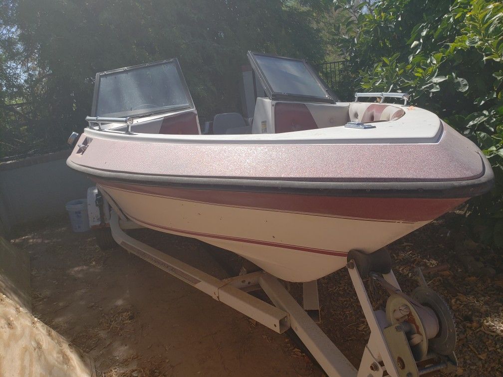 Outboard Boat 88 fabuglas Bahamas