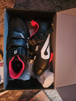 Size 9 women's peloton shoes never used