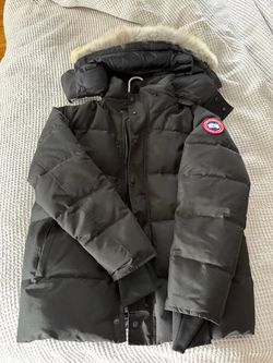 Canada goose wyndham jacket large