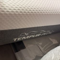 Queen Tempur-Pedic cloud  