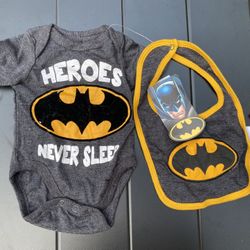 BATMAN HEROES NEVER SLEEP ONE PIECE SIZE NEWBORN MONTHS WITH BIB NEW