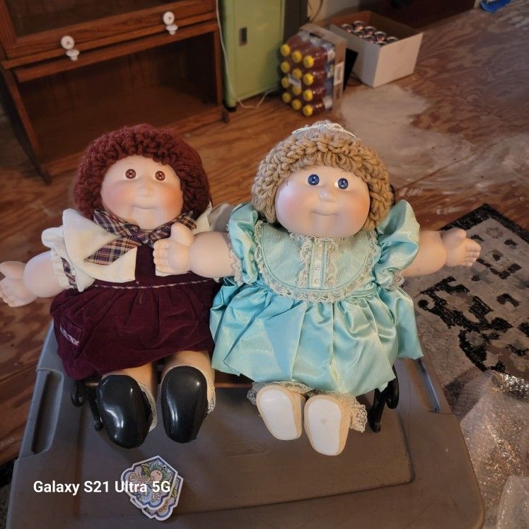 2 Ceramic Cabbage Patch Kids with Bench