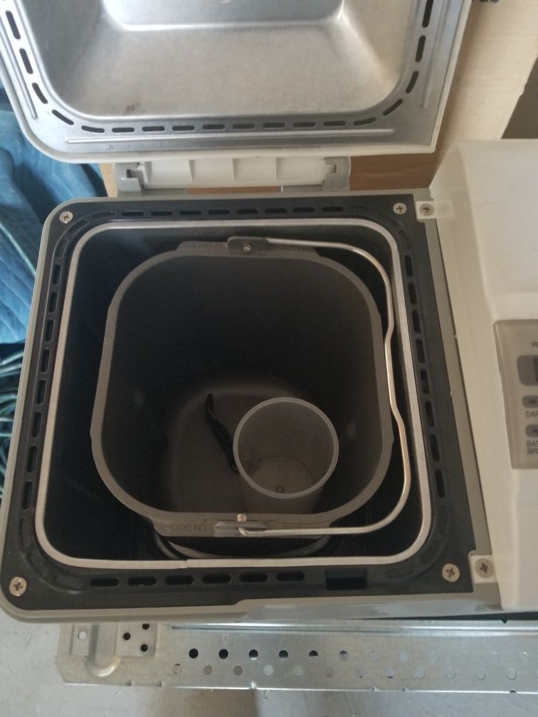 NEW GOLDSTAR AUTOMATIC BREAD MAKER