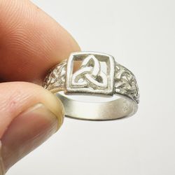 925 Sterling Silver Celtic Trinity Knot Ring Size 8