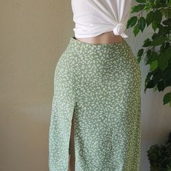 Nice skirt and t-shirt size (M) "Outfit" $ 8 
