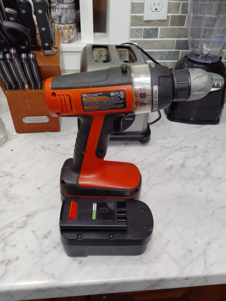 Black& Decker Drill With 2 18v Batteries