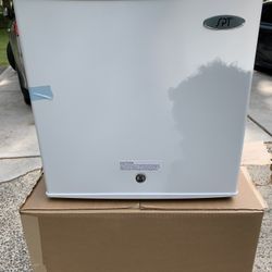SPT White Upright Pharmacy Freezer