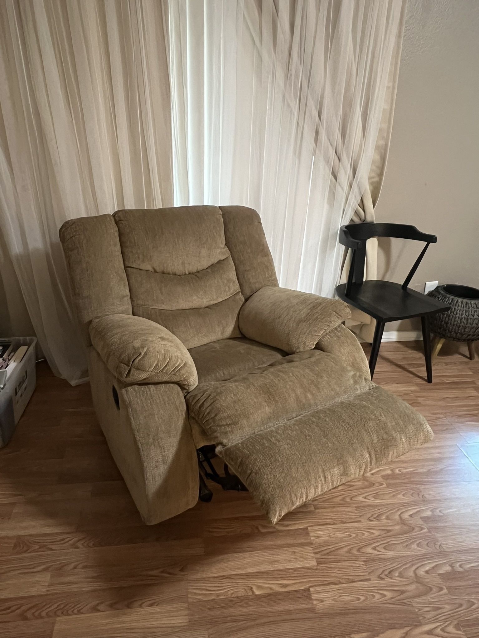 Like New Recliner Sofa – Never Used! Super Cozy & Plush