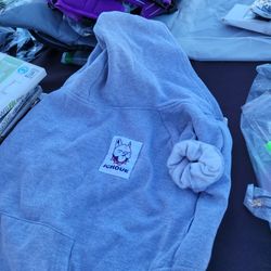 DOG CLOTHING.  PITBULL OR MEDIUM DOG SWEATER.  NEW