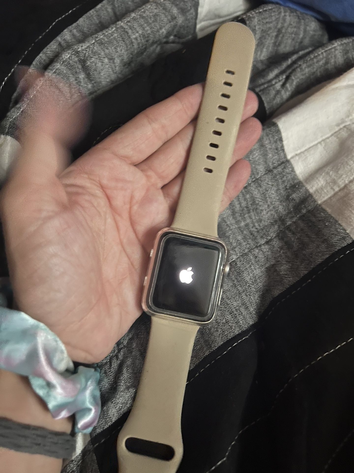 Apple Watch 42mm Rose Gold $175