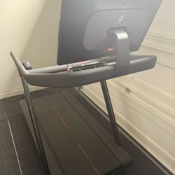 Peloton Treadmill - 10/10 