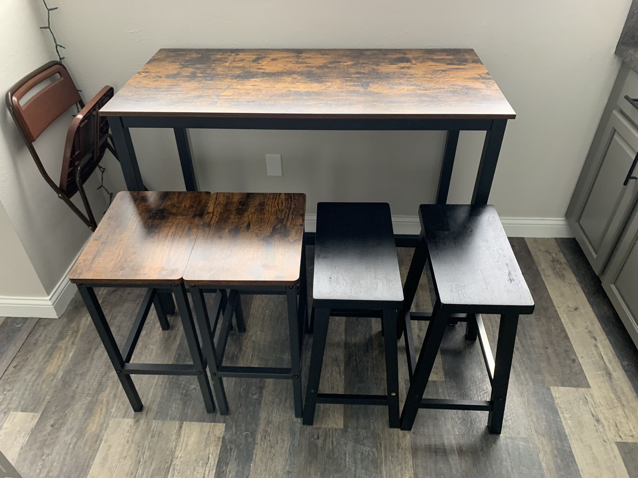 Kitchen / Bar Table With Chairs