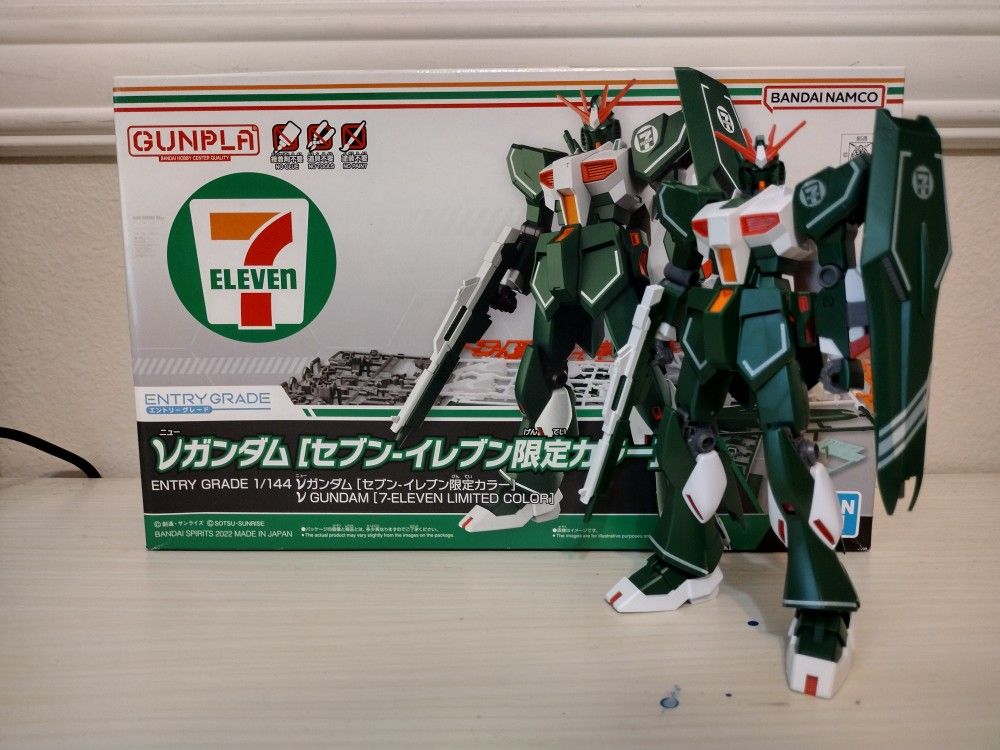 EG 7/11 Nu Gundam