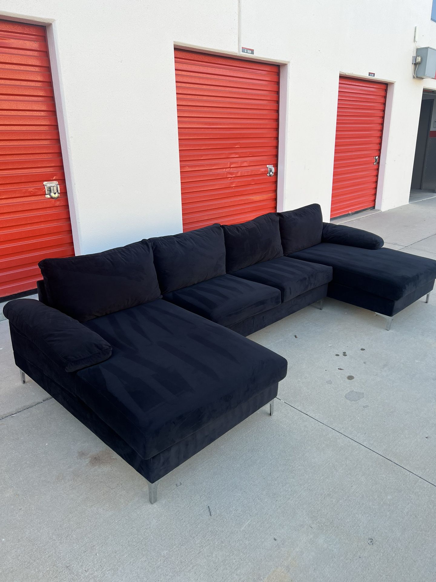 Velvet Black Sectional Couch 