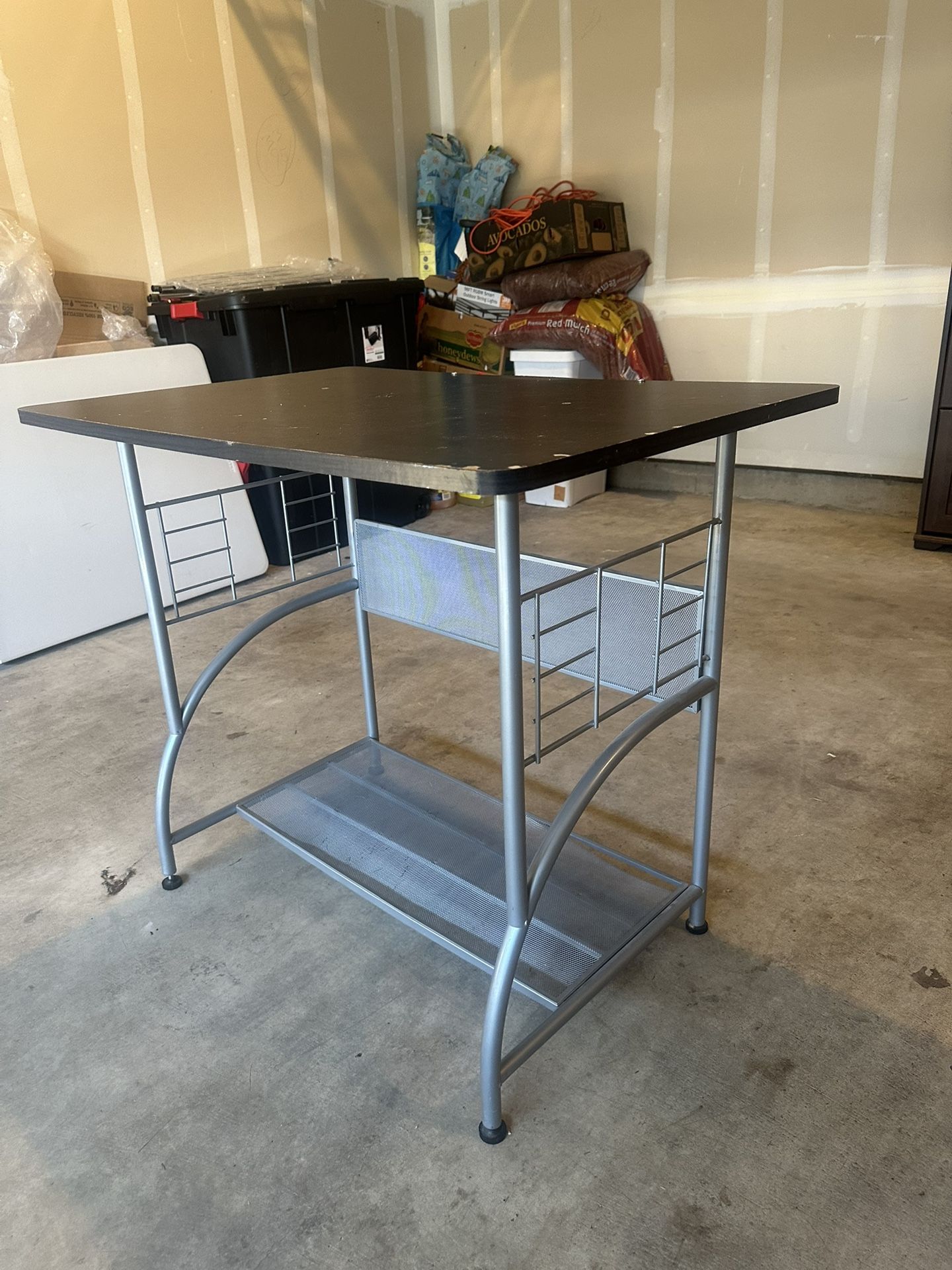 Free desk Available For Pickup 