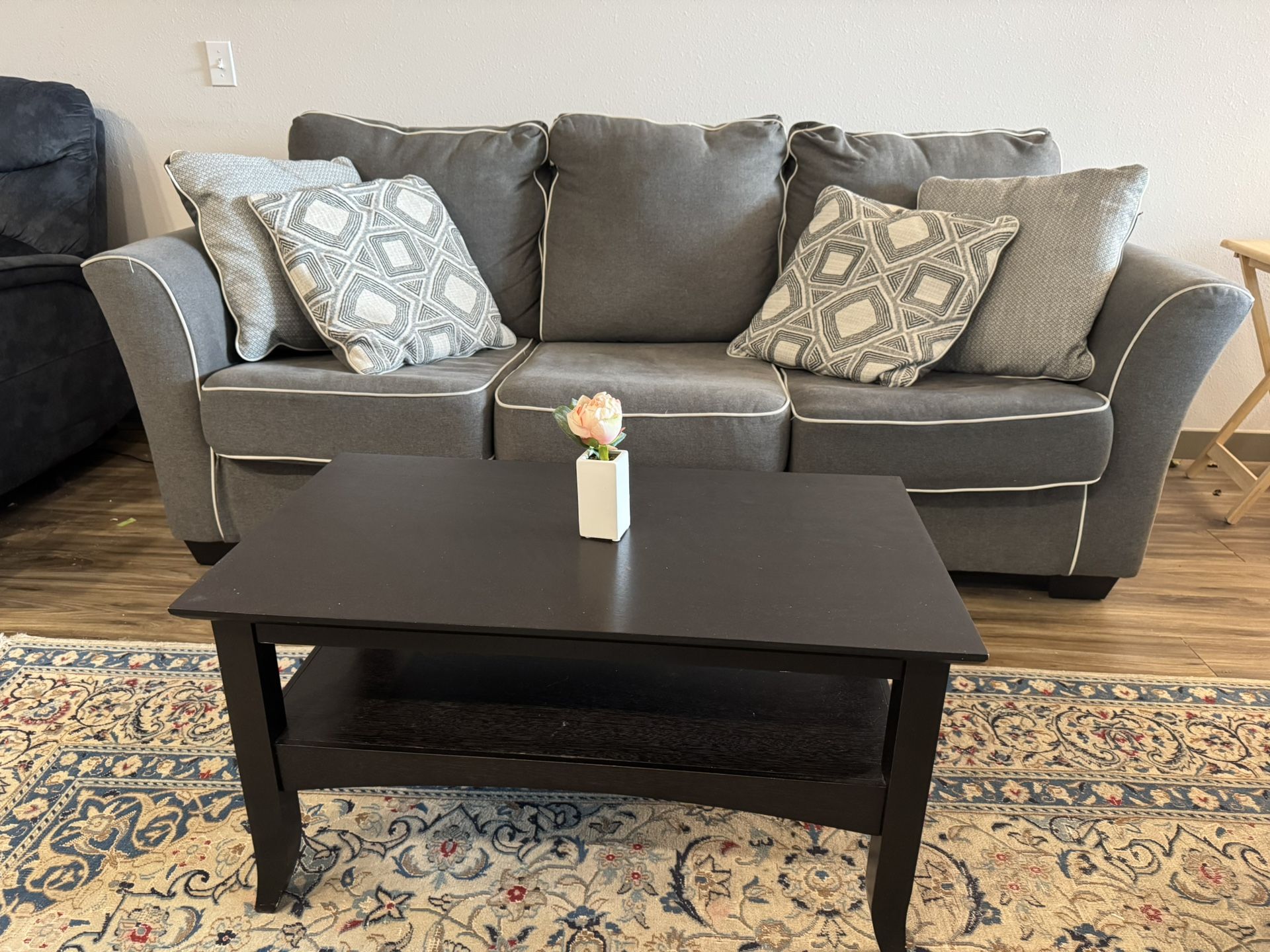 Super Clean Sofa And Coffee Table