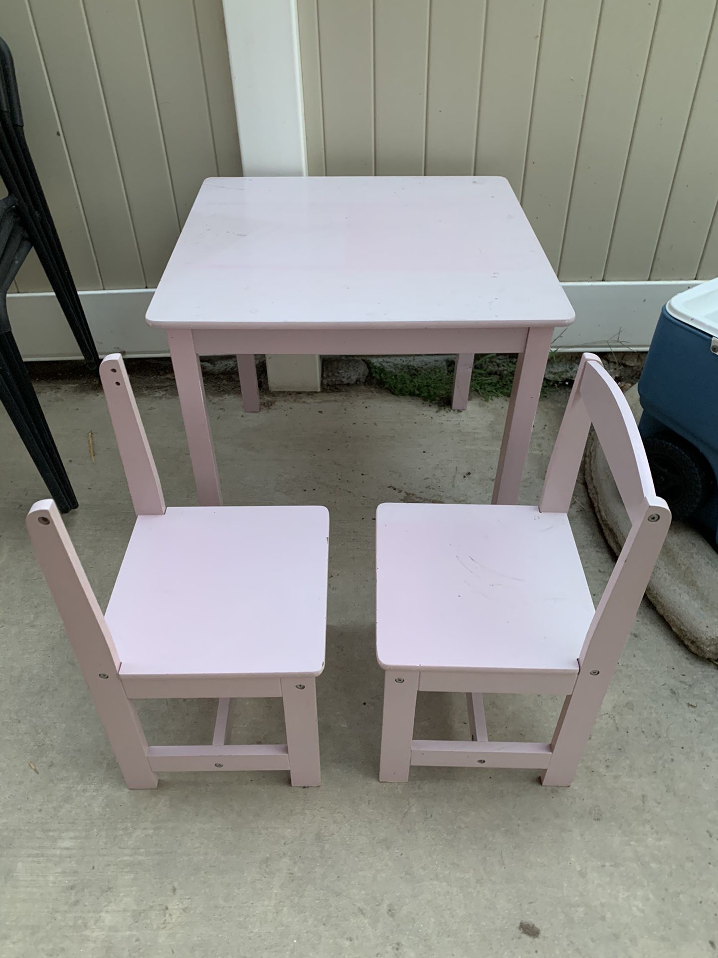 Pink kid table