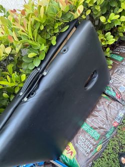 Black masaage table portable